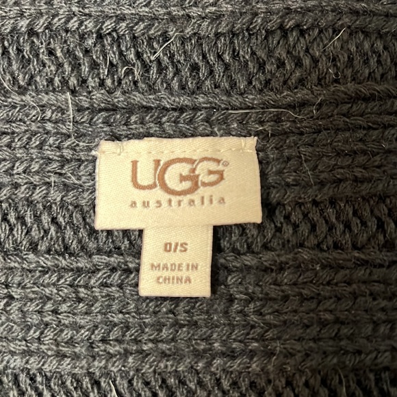 UGG shrug - Picture 3 of 8